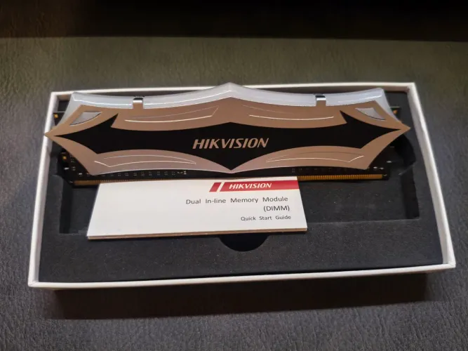 Memória RAM, 16 GB DDR4 (2x8 GB), 3200 MHz, RGB Hikvision