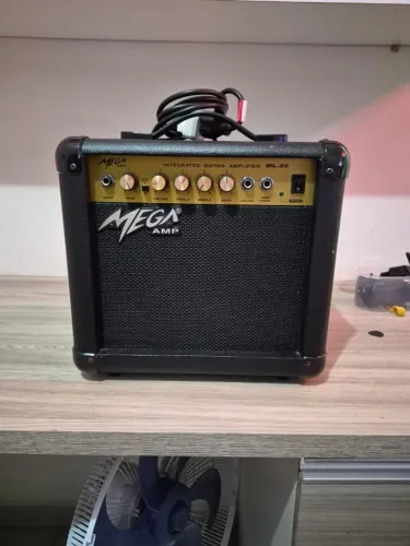 Amplificador MEGA 15 Watts para guitarra 