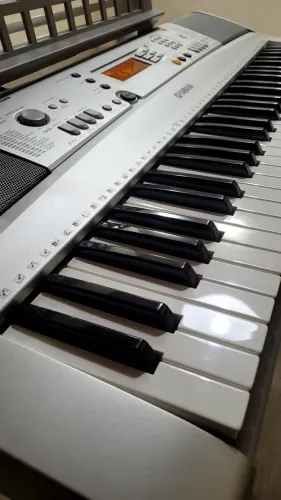 VENDO TECLADO YAMAHA E303