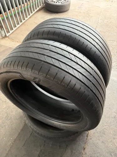 Pneus 225 50 aro 18 Bridgestone cada 