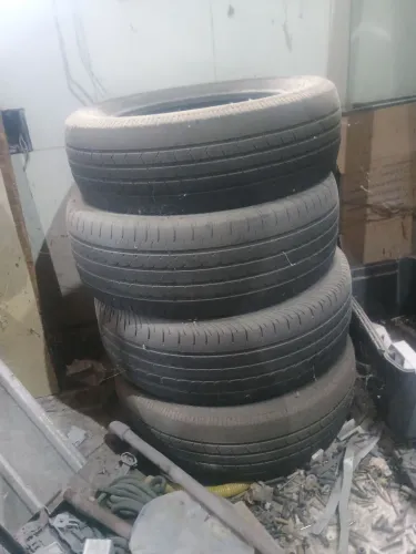 Pneus super conservado 2 sendo 205/60/15 mas 2 185/60/15