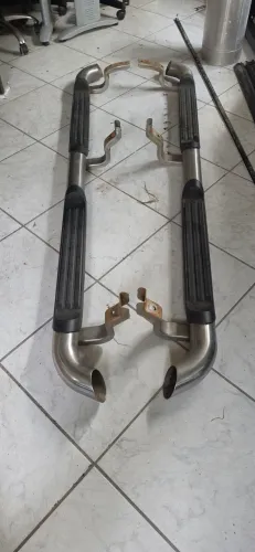 Par de Estribos Laterais Originais Ford Ranger (Cromados / Inox)