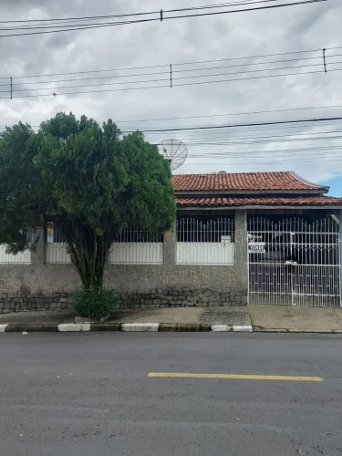 Casa ampla com edícula e quintal grande - DIRETO COM PROPRIETÁRIO.<br>