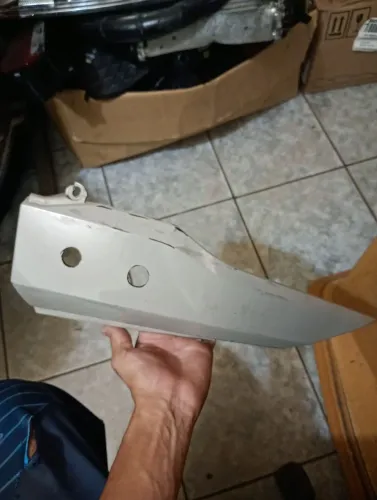 Spoiler Lateral Direita Parachoque Dianteiro Audi E-Tron (4KE 807 062 C)