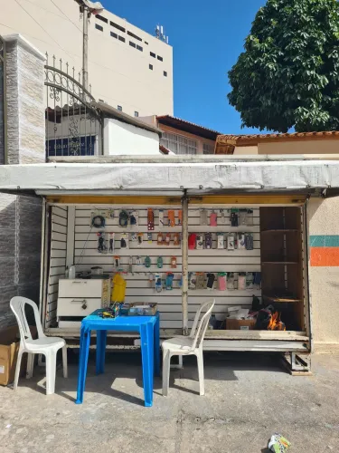 Vendo ponto comercial no área vendas de acessórios e concerto de celulares ótima localiza