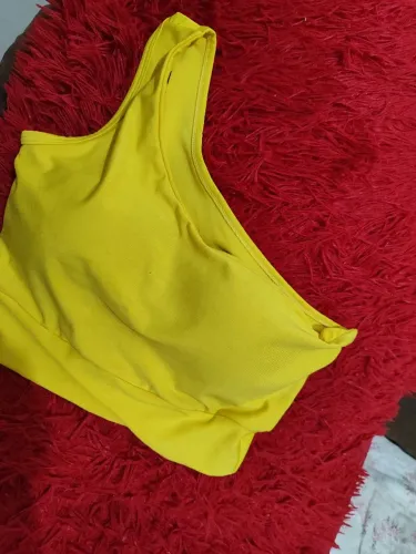 blusa amarela um ombro só - nova