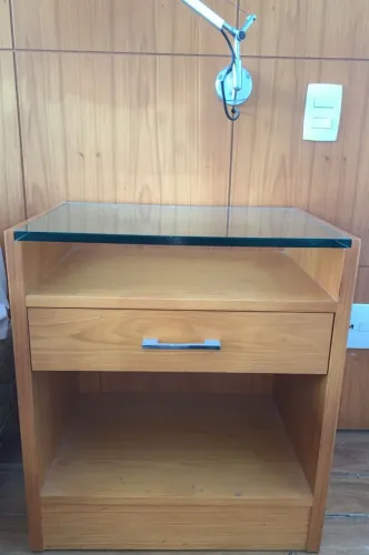 Mesa de cabeceira - Usada em hotel