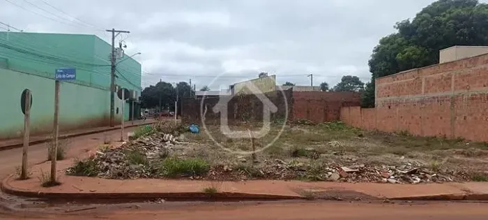 TERRENO DE ESQUINA NO ASFALTO.