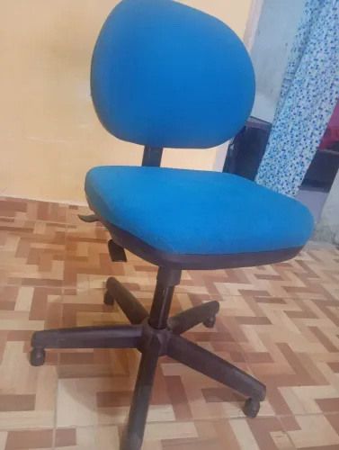Cadeira giratória de escritório nova
