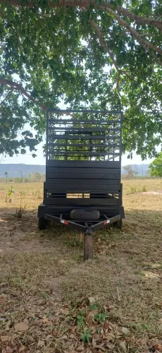 Carretinha trucada e reforçada muito nova