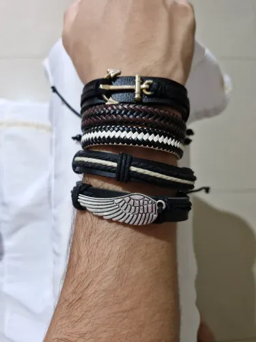 Pulseiras em couro