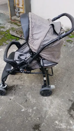 Carrinho de bebê da marca Buggio