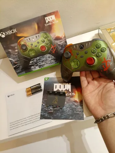 Controle Xbox one (EDIÇÃO DOOM)