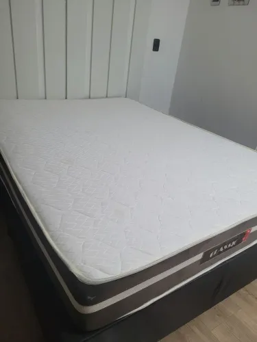 Colchão de Casal Classic<br>Colchão de Casal Classic em Bom Estado