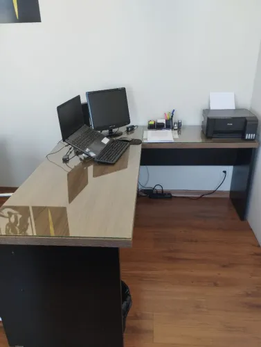 Mesa escritório com tampo de vidro