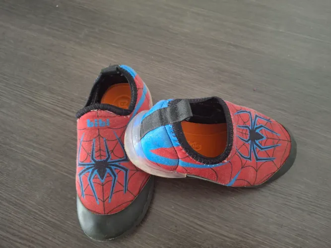 Tênis bibi homem aranha tamanho 25