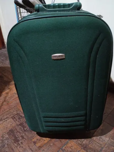 Vendo vestuário feminino ( VÁRIAS PEÇAS )
