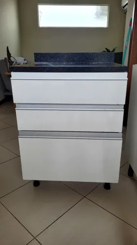 Balcão com 3 gavetas