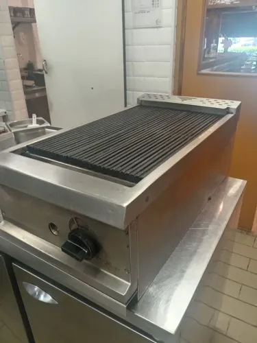 Char Broiler a Gás Cook Inox - Grelha Ferro Fundido e Pedra Refratária