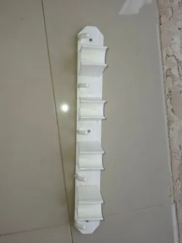 Suporte de parede para vassouras e rodos