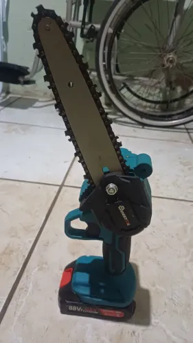 Moto serrana a bateria