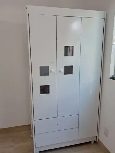 Guarda roupa + berço 