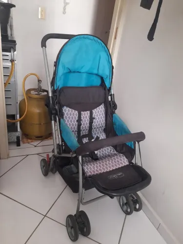 Carrinho de menino para desapegar, valor negociável. 