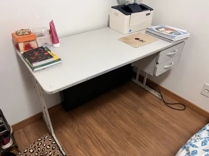 Mesa escrivaninha escritório madeira e ferro