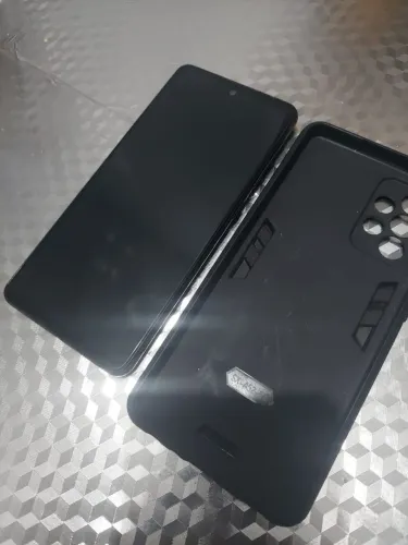 Vendo celular galaxy A52. Por 600 reais, só tem um mês de uso.