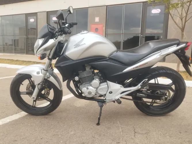 Vendo  CB 300 a mais novo do DF 