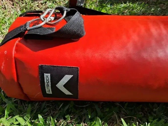 Saco de pancadas Outshock (90cm-20kg) com suporte