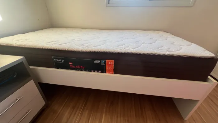 Cama e Colchão Solteiro