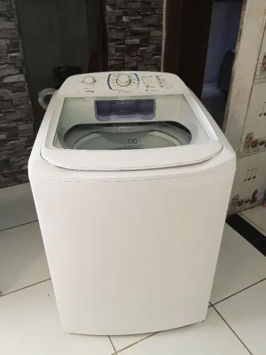 Vendo uma máquina de lavar roupa Electrolux jet clear 13 kg bem conservada funcionando