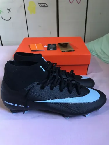 Chuteira Nike Original - Tamanho 41 - Usada apenas uma vez 
