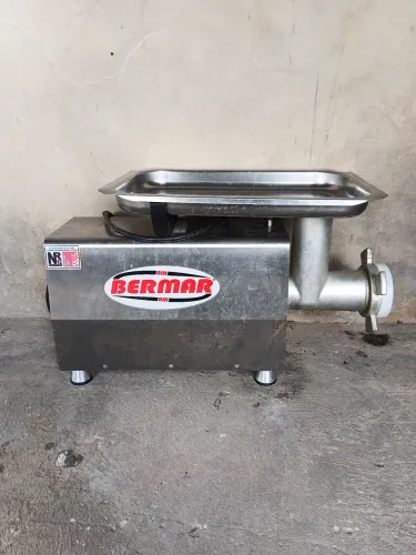 Vende- se esse moedor de carne!