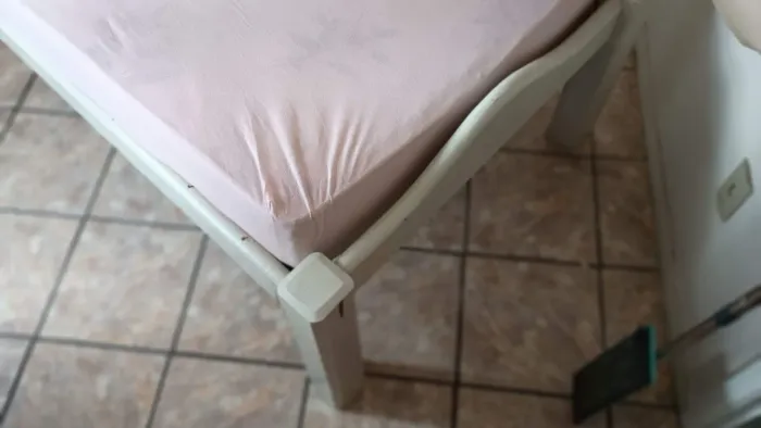 Cama de solteiro com colchão madeira maciça