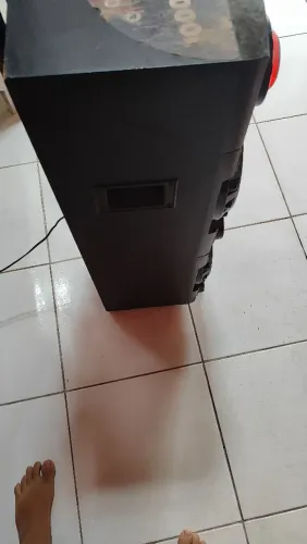 Vendo uma caixa de som usada 1000w.