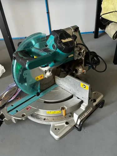 Serra meia esquadria Makita 