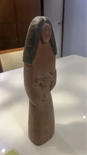Escultura Antiga em Madeira