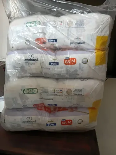 VENDO 4 PACOTES DE FRALDA M NOVAS