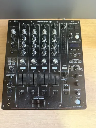 Mixer Dj Pioneer DJM-750MK2 4 canais - Com Case