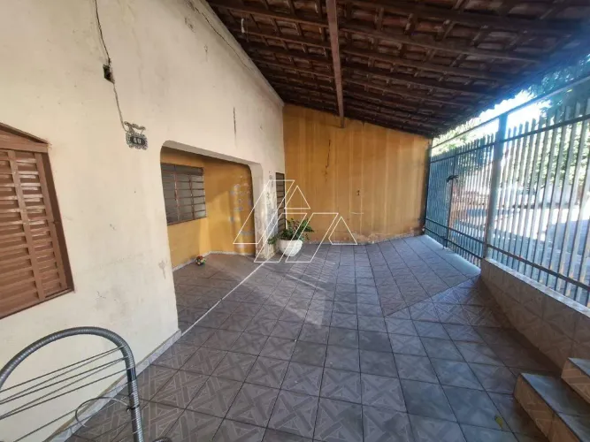 Casa com 3 quartos e edícula para locação Zona Oeste, próximo ao Colégio Oracina, Marília