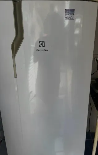 Geladeira frost free eletrolux