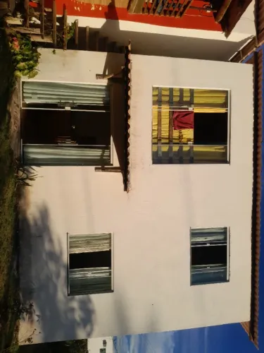Vendo terreno com três casas construída aqui em taipu de fora 