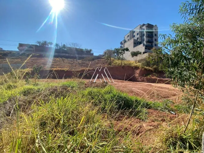 Vendo lote em Itaúna com ótima localização!