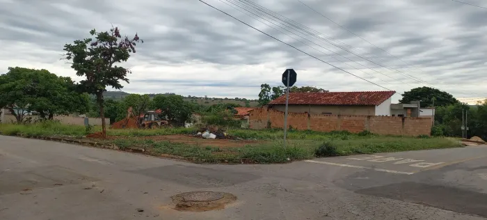 Excelente Lote de esquina no Bairro Novo Brasil em Funilândia MG