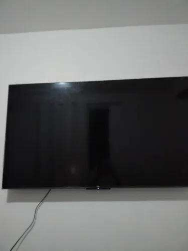 tv nova, porém tela quebrada