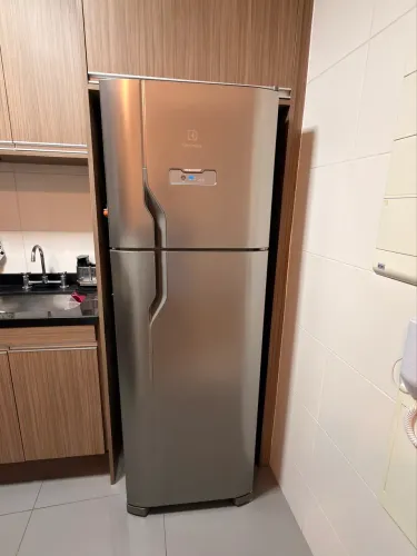 Geladeira Electrolux duas portas 310l
