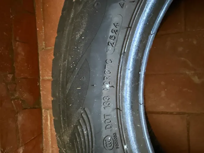 Par de Pneus Delmax 185/65 R15 88H - Meia-Vida