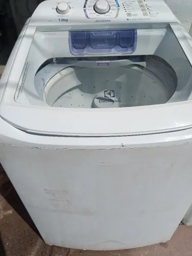 Vende uma máquina de lavar roupa Eletrolux 13kg